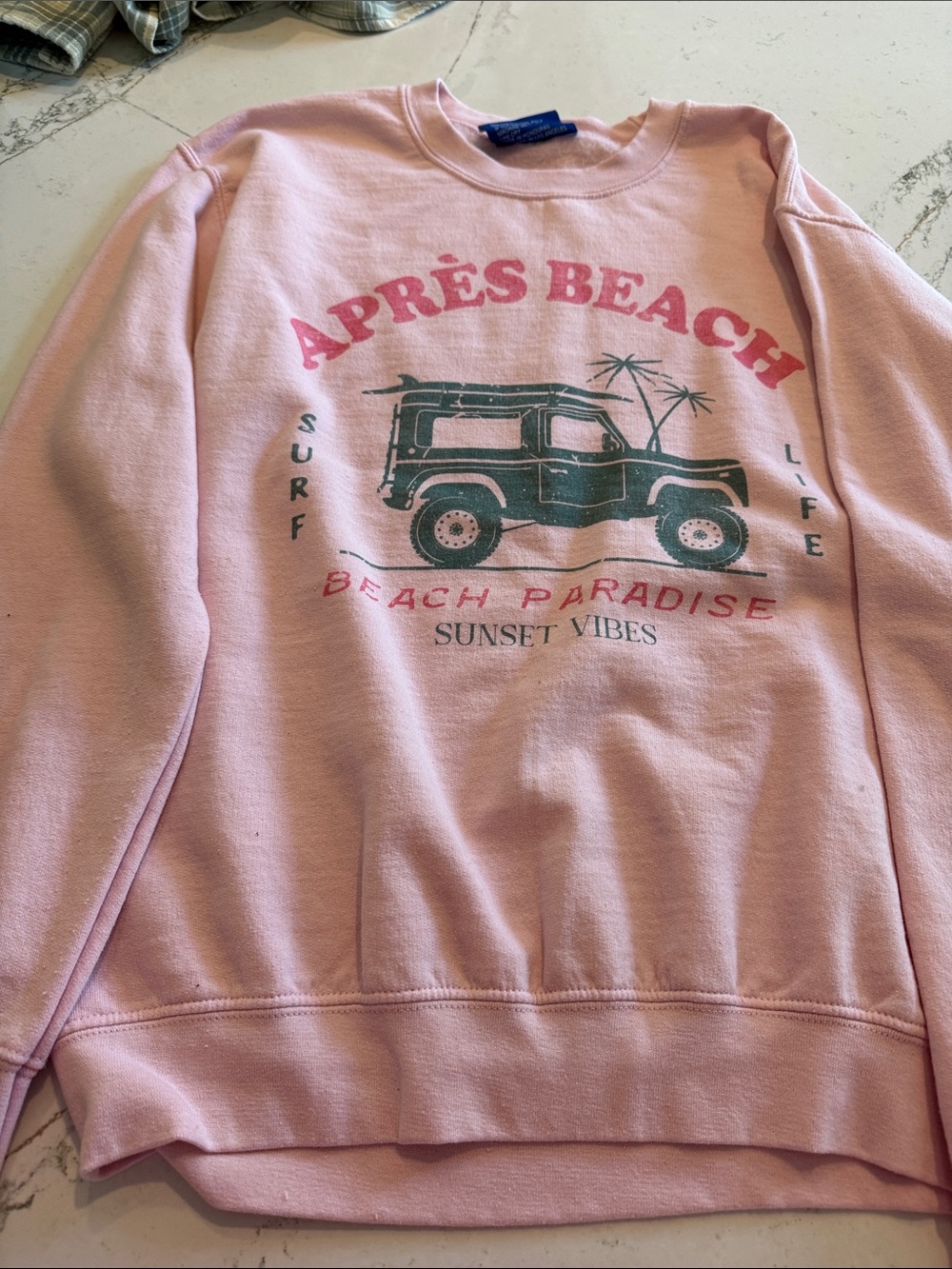 Apres Beach Pink Graphic Sweatshirt - Sunset Vibes